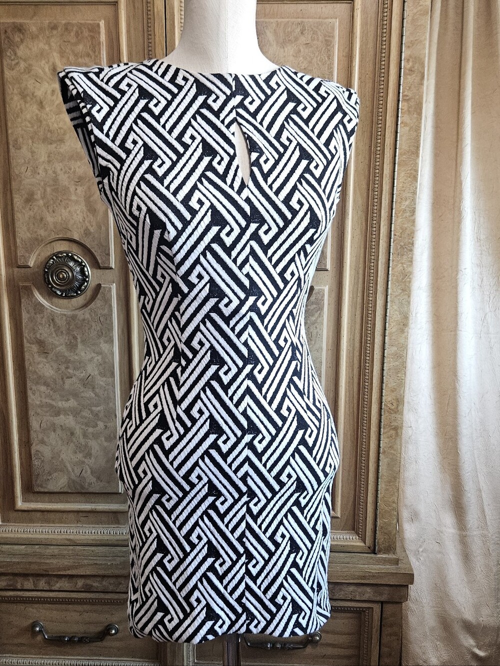 silence + noise Black and White Geometric Mini Dress With Open Back XS
